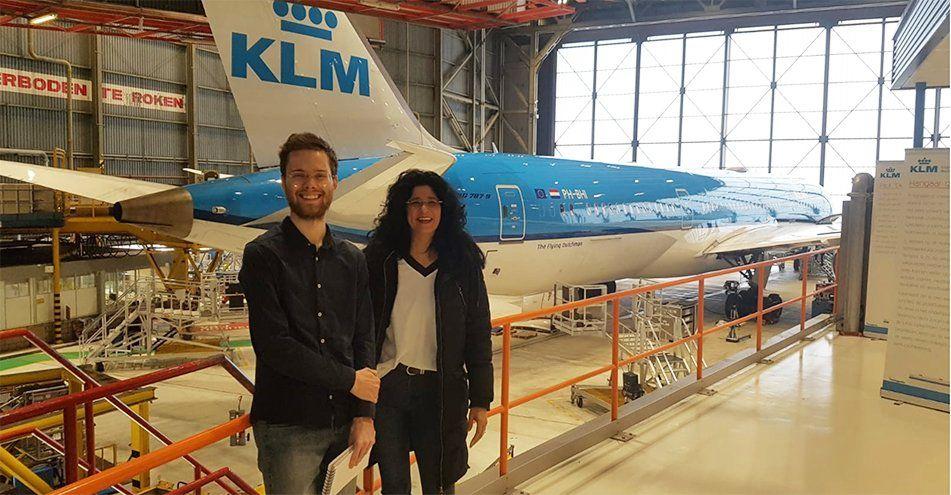 Fieldmanager van Competa IT op bezoek bij software developer op KLM-project
